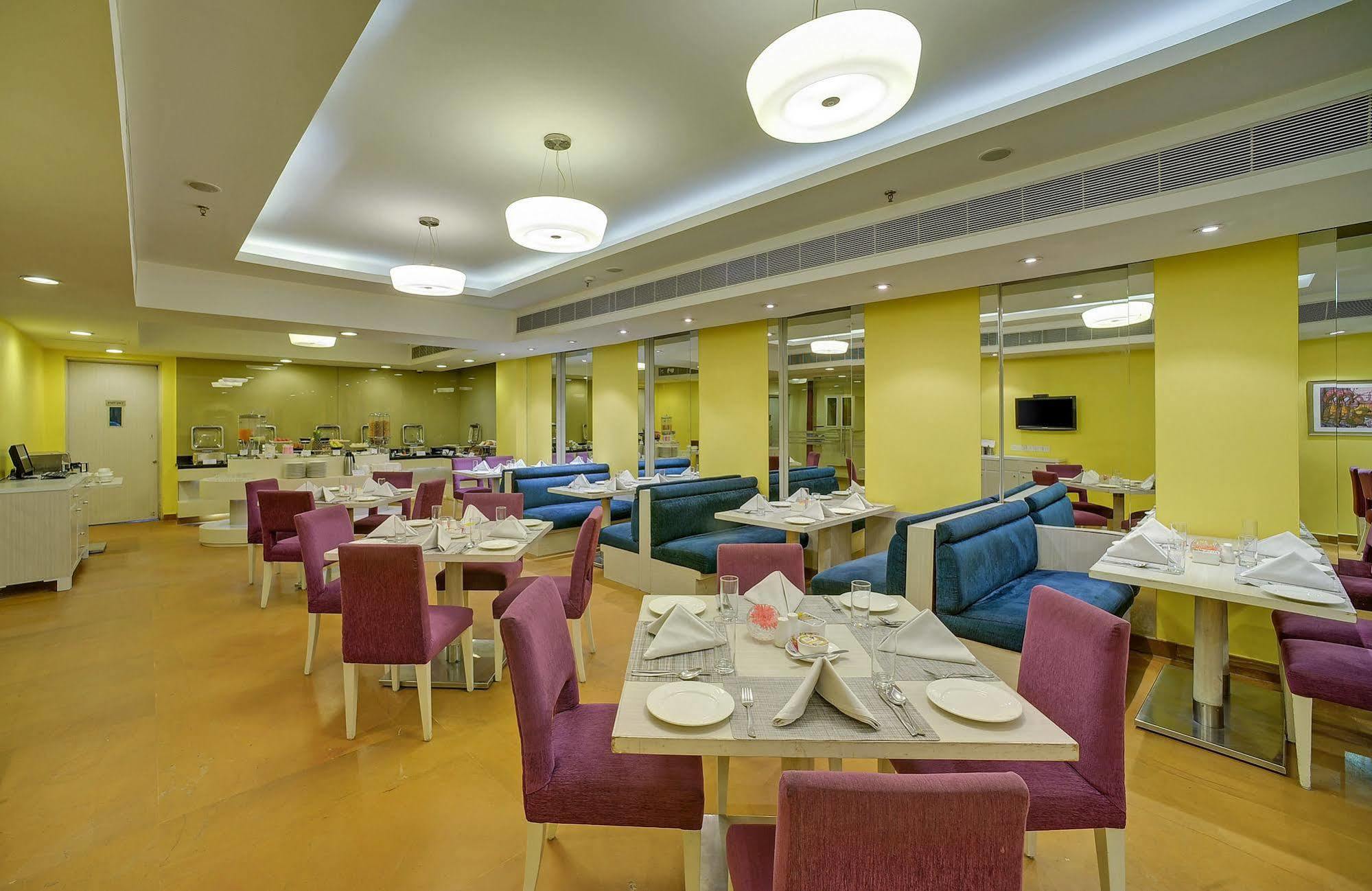 Sarovar Portico Naraina, Hotel New Delhi Eksteriør bilde